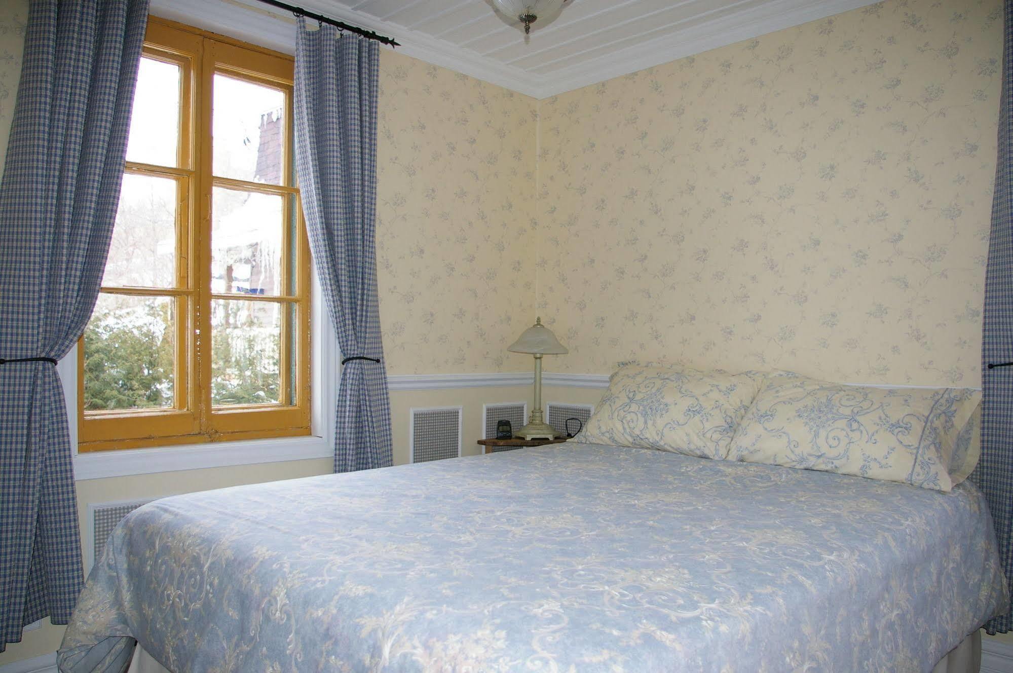 Auberge Du Maitre Forgeron โบเพร ภายนอก รูปภาพ