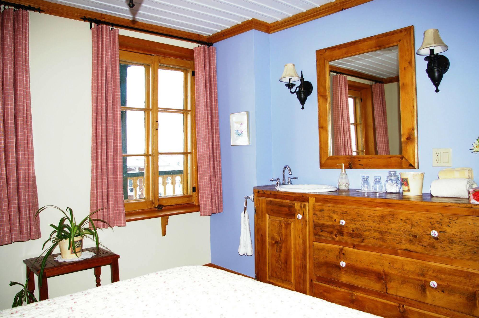 Auberge Du Maitre Forgeron โบเพร ภายนอก รูปภาพ