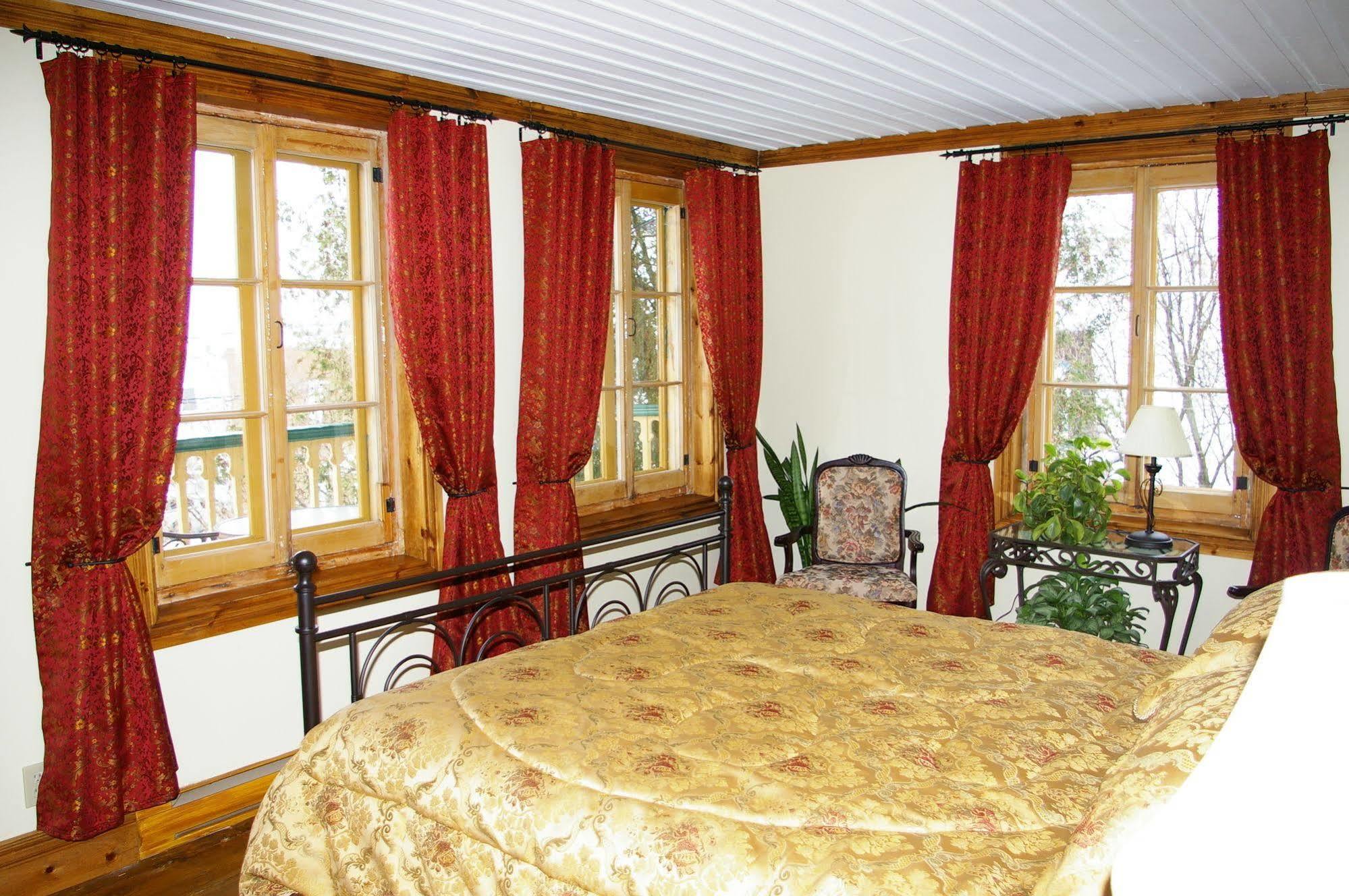 Auberge Du Maitre Forgeron โบเพร ภายนอก รูปภาพ